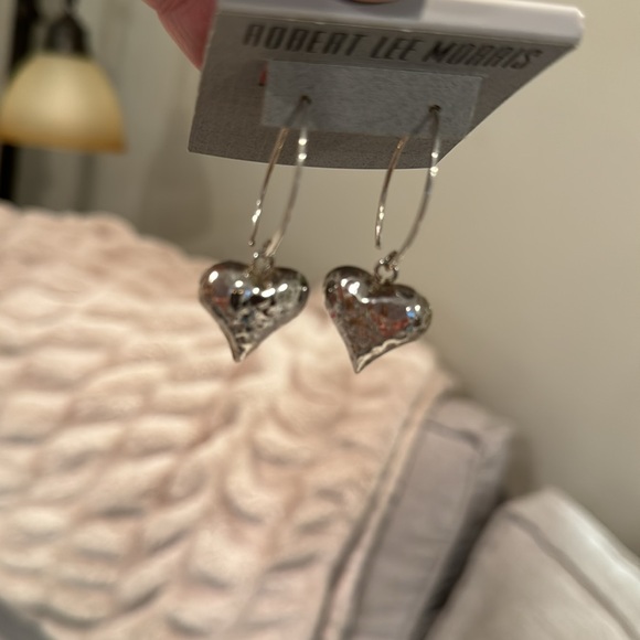 Sterling silver puffed heart earring - Picture 4 of 4